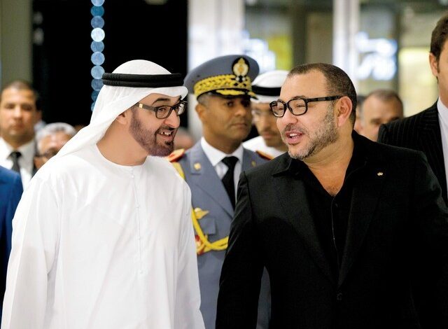 الشيخ محمد بن زايد يهنئ الملك محمد السادس بمرور 25 عامًا على توليه العرش