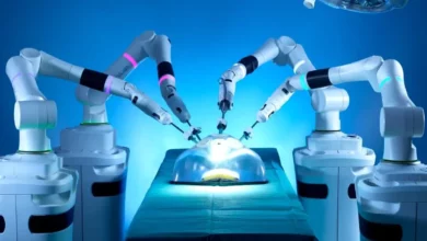 روبوت يجري عملية جراحية