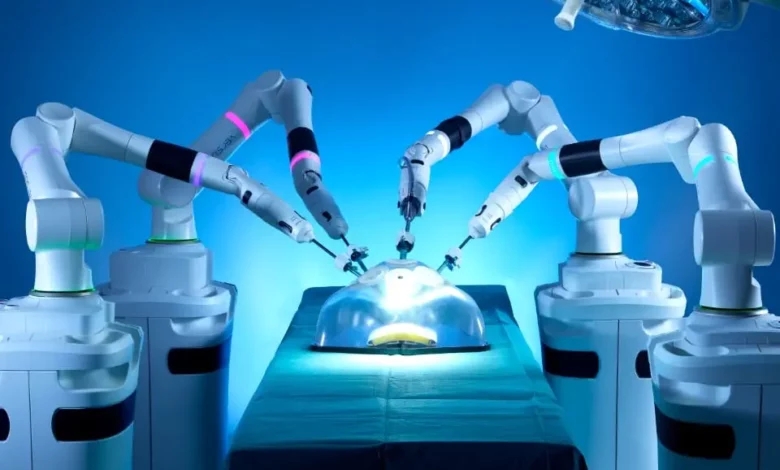 روبوت يجري عملية جراحية