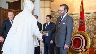 الملك يعين عددا من السفراء الجدد